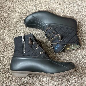 Sperry ladies size zip quilted duck boots for rain or snow size 8.5